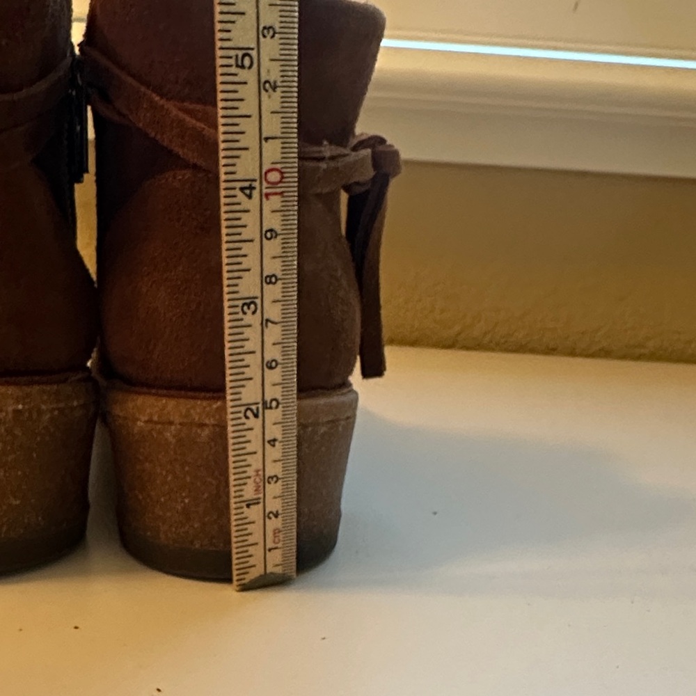 Born Chestnut Suede Comfort Ankle Booties Tassels Zip Size 7.5 - Picture 7 of 11